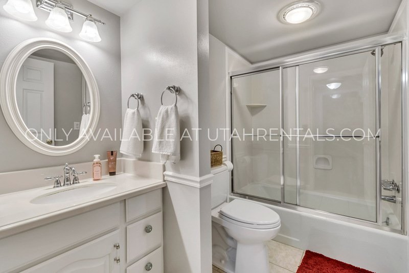 Beautiful Condo in Gated Community in Murray! property image