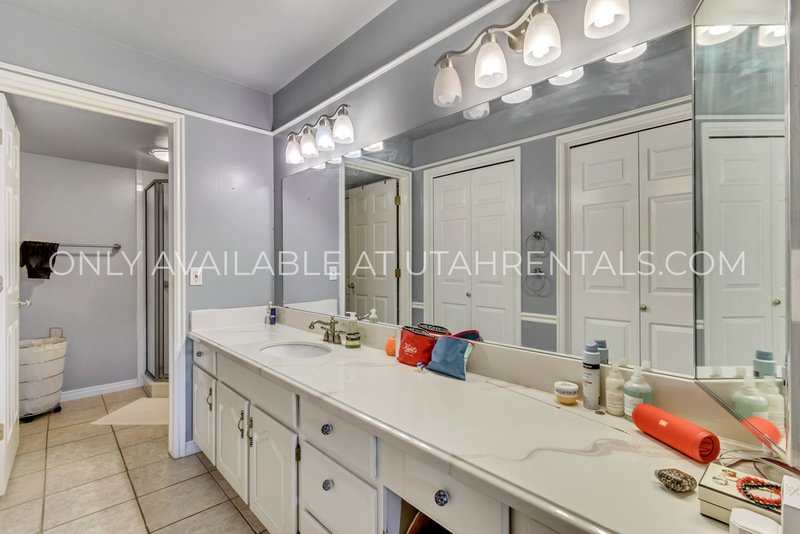 Beautiful Condo in Gated Community in Murray! property image