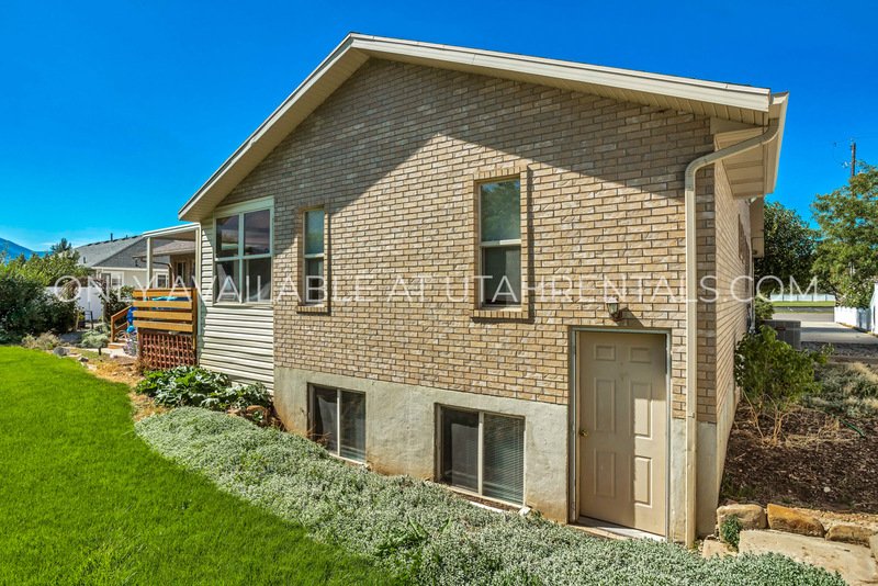 Spacious Basement Unit In Mapleton Home property image
