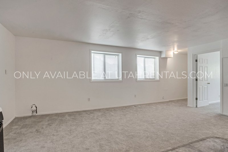 Spacious Basement Unit In Mapleton Home property image
