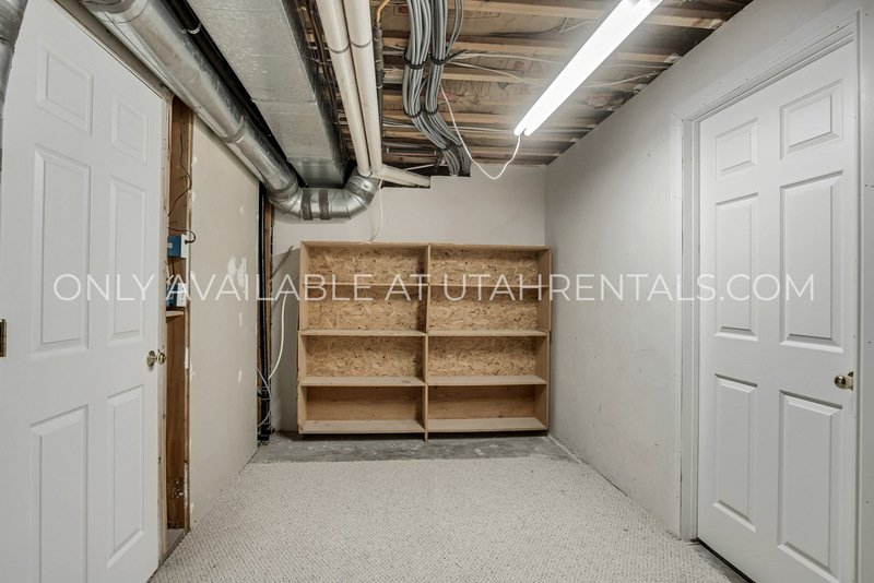 Spacious Basement Unit In Mapleton Home property image