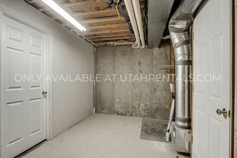 Spacious Basement Unit In Mapleton Home property image