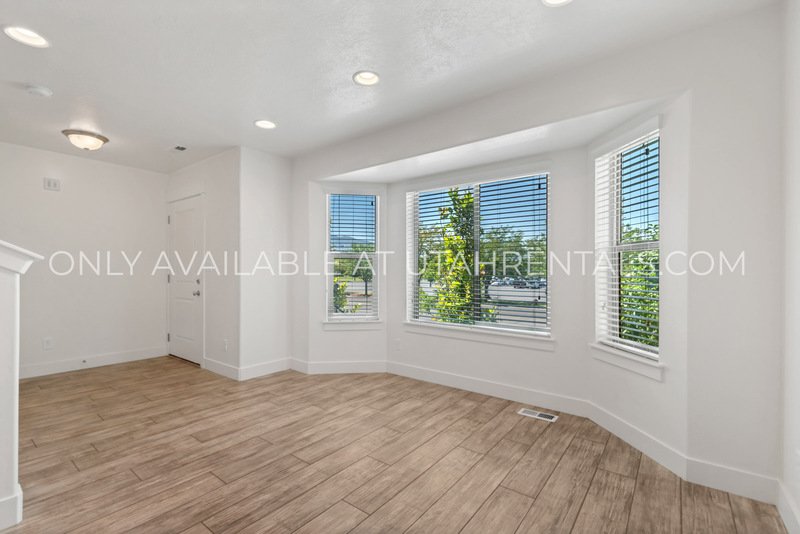 3 Beds | 2.5 Baths | 1,252 Sq Ft | Attached Garage | Spanish Fork, UT property image