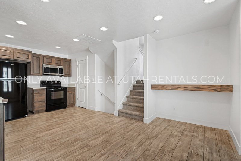 3 Beds | 2.5 Baths | 1,252 Sq Ft | Attached Garage | Spanish Fork, UT property image