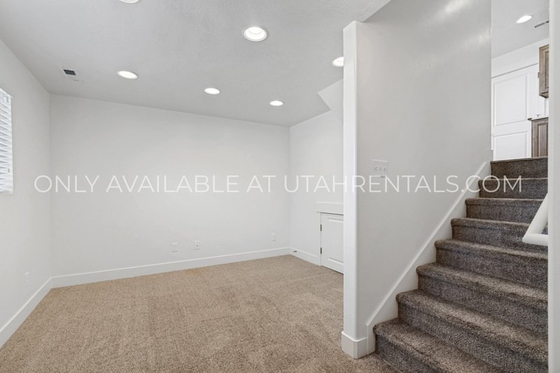 3 Beds | 2.5 Baths | 1,252 Sq Ft | Attached Garage | Spanish Fork, UT property image