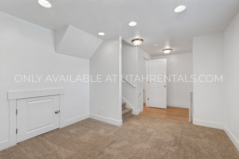 3 Beds | 2.5 Baths | 1,252 Sq Ft | Attached Garage | Spanish Fork, UT property image