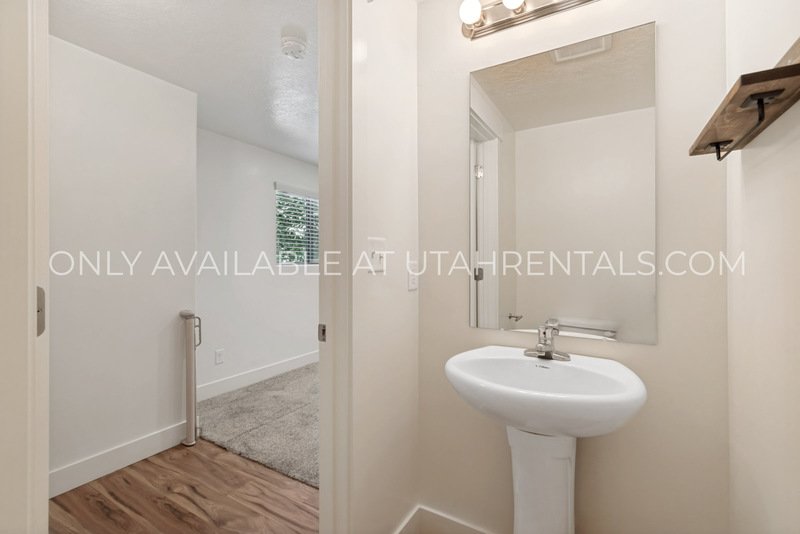 3 Beds | 2.5 Baths | 1,252 Sq Ft | Attached Garage | Spanish Fork, UT property image