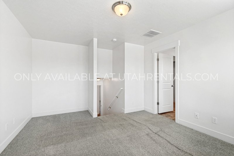 3 Beds | 2.5 Baths | 1,252 Sq Ft | Attached Garage | Spanish Fork, UT property image