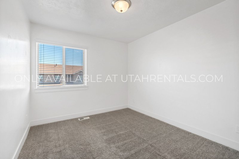 3 Beds | 2.5 Baths | 1,252 Sq Ft | Attached Garage | Spanish Fork, UT property image