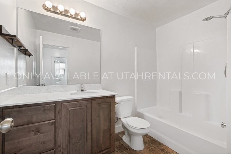 3 Beds | 2.5 Baths | 1,252 Sq Ft | Attached Garage | Spanish Fork, UT property image