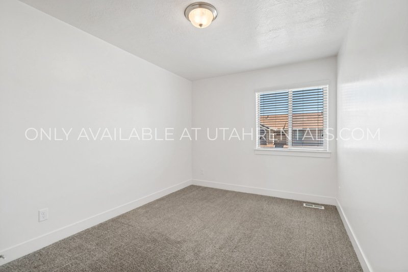 3 Beds | 2.5 Baths | 1,252 Sq Ft | Attached Garage | Spanish Fork, UT property image