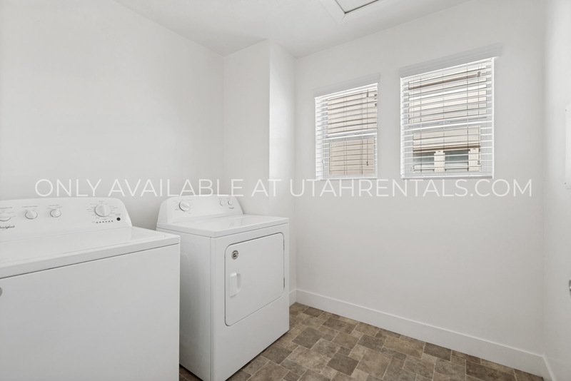 3 Beds | 2.5 Baths | 1,252 Sq Ft | Attached Garage | Spanish Fork, UT property image