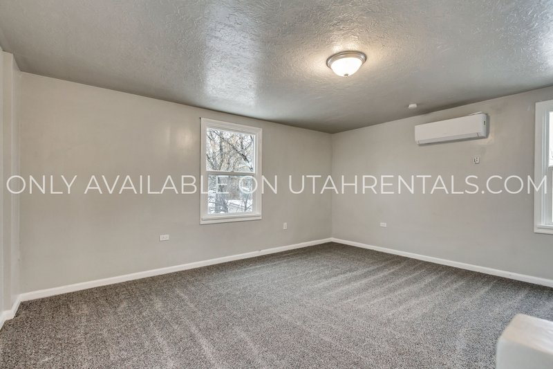 Spacious 3BD/2BA Apartment – Great Ogden Location! property image