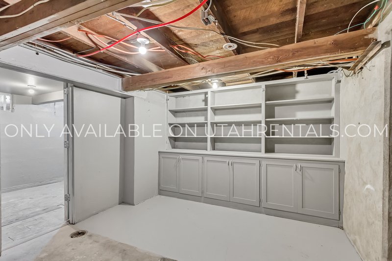 Spacious 3BD/2BA Apartment – Great Ogden Location! property image