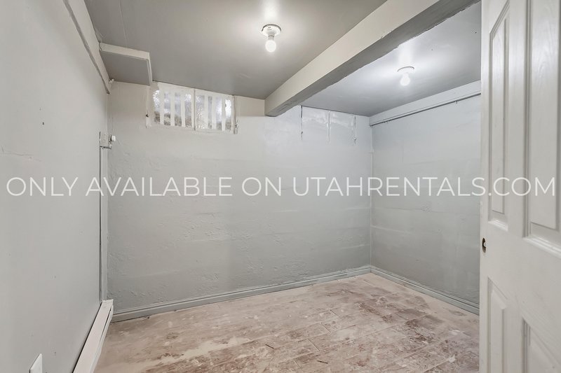 Spacious 3BD/2BA Apartment – Great Ogden Location! property image