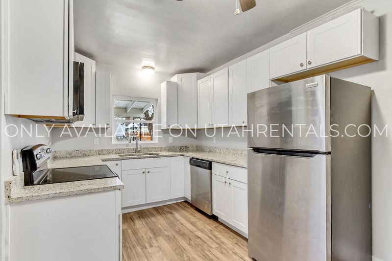 Spacious 3BD/2BA Apartment – Great Ogden Location! property image