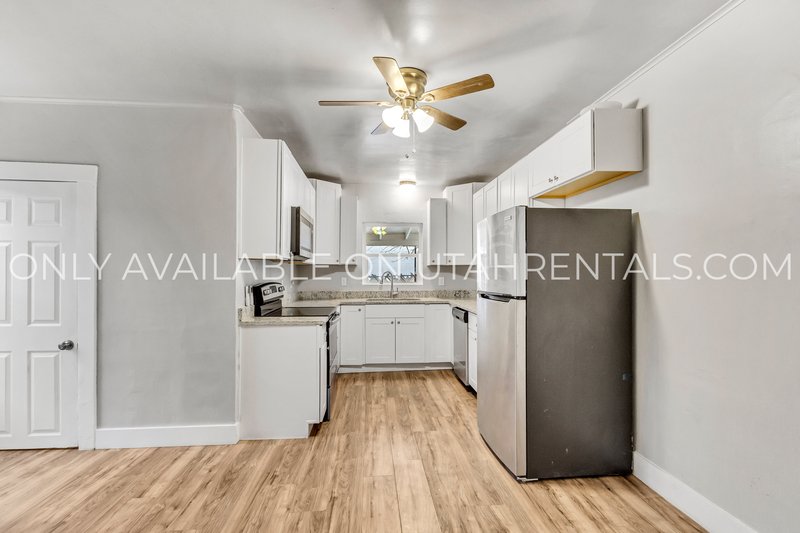 Spacious 3BD/2BA Apartment – Great Ogden Location! property image