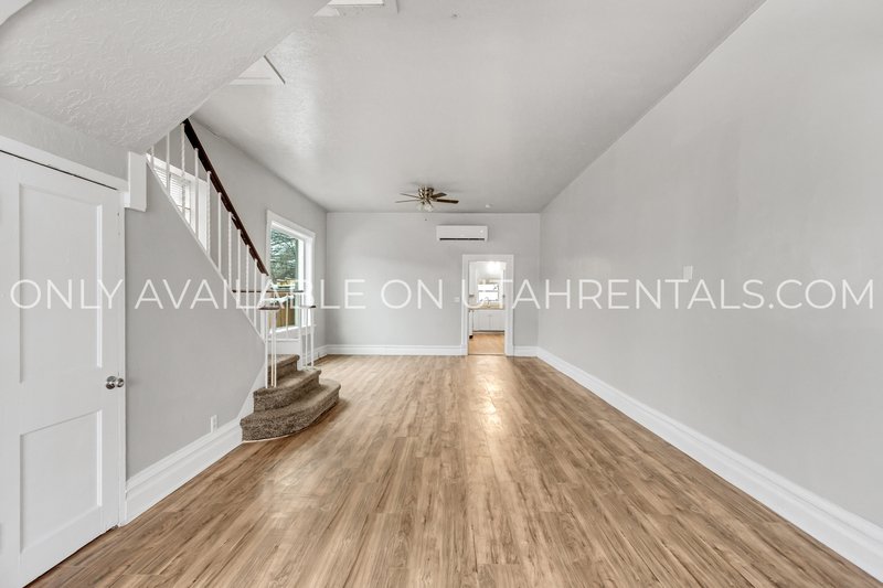 Spacious 3BD/2BA Apartment – Great Ogden Location! property image