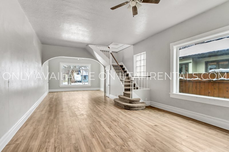 Spacious 3BD/2BA Apartment – Great Ogden Location! property image