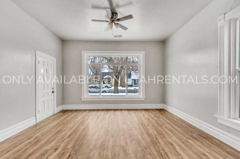 Spacious 3BD/2BA Apartment – Great Ogden Location! property image