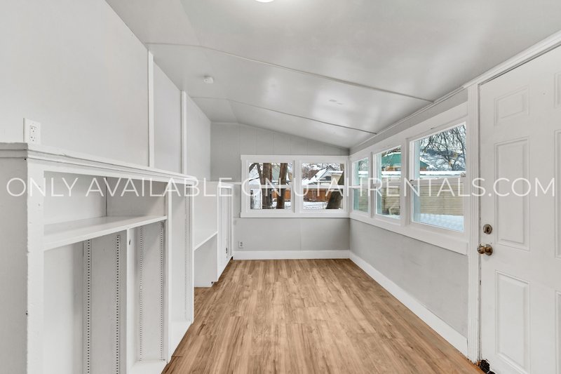 Spacious 3BD/2BA Apartment – Great Ogden Location! property image