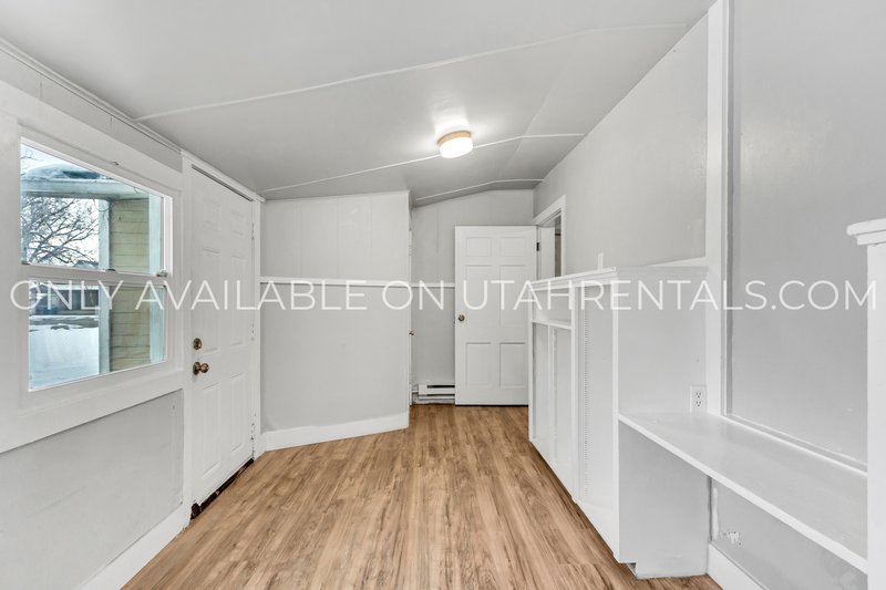 Spacious 3BD/2BA Apartment – Great Ogden Location! property image