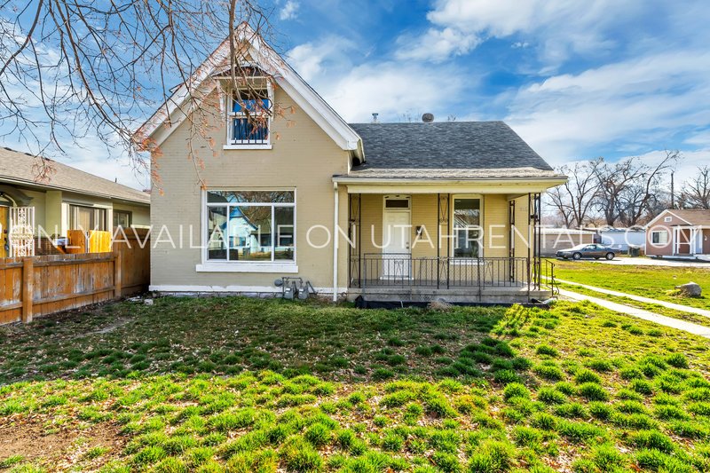 Spacious 3BD/2BA Apartment – Great Ogden Location! property image