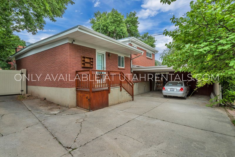 Beautiful 4-Bedroom Home Surrounded by Outdoor Amenities! property image