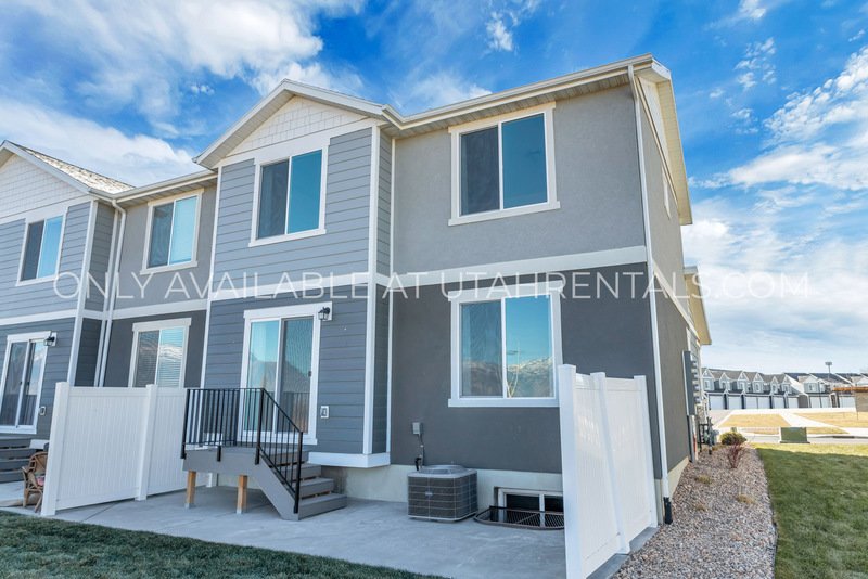PET FRIENDLY LEHI TOWNHOME property image