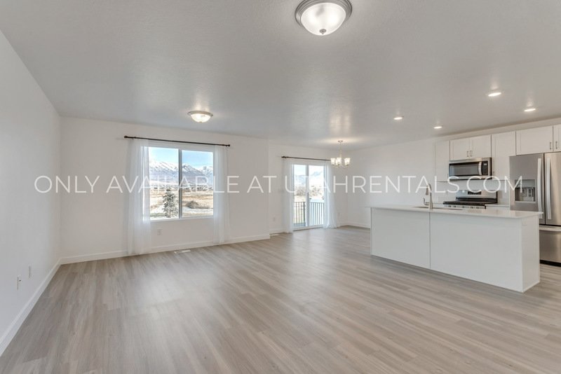 PET FRIENDLY LEHI TOWNHOME property image