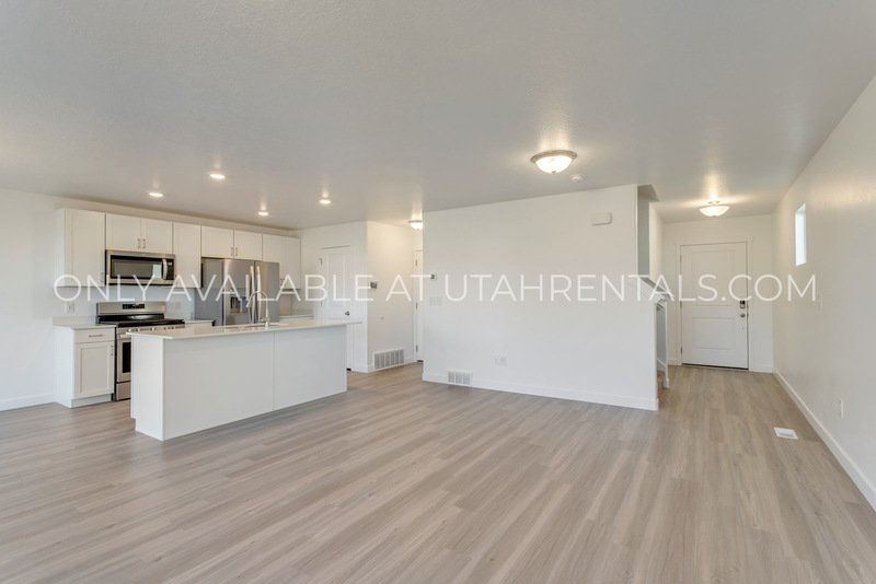 PET FRIENDLY LEHI TOWNHOME property image