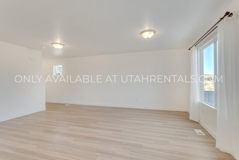 PET FRIENDLY LEHI TOWNHOME property image