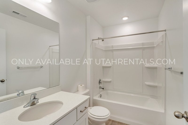 PET FRIENDLY LEHI TOWNHOME property image