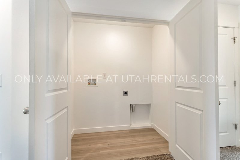 PET FRIENDLY LEHI TOWNHOME property image