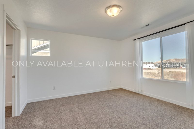 PET FRIENDLY LEHI TOWNHOME property image