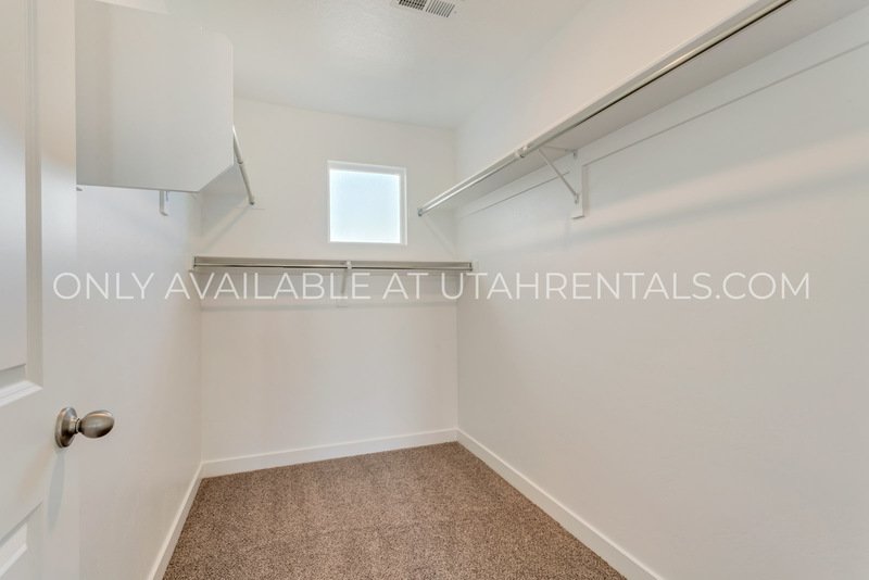 PET FRIENDLY LEHI TOWNHOME property image