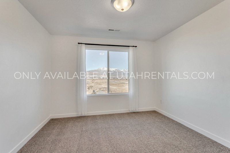 PET FRIENDLY LEHI TOWNHOME property image