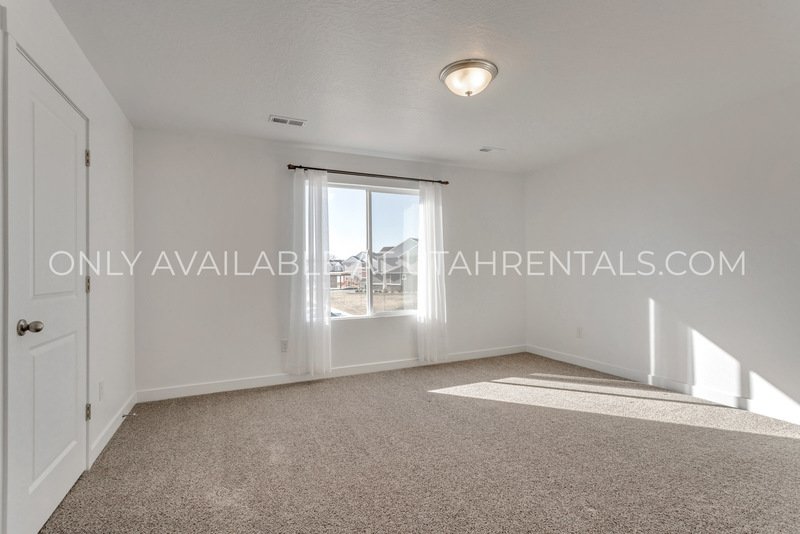 PET FRIENDLY LEHI TOWNHOME property image