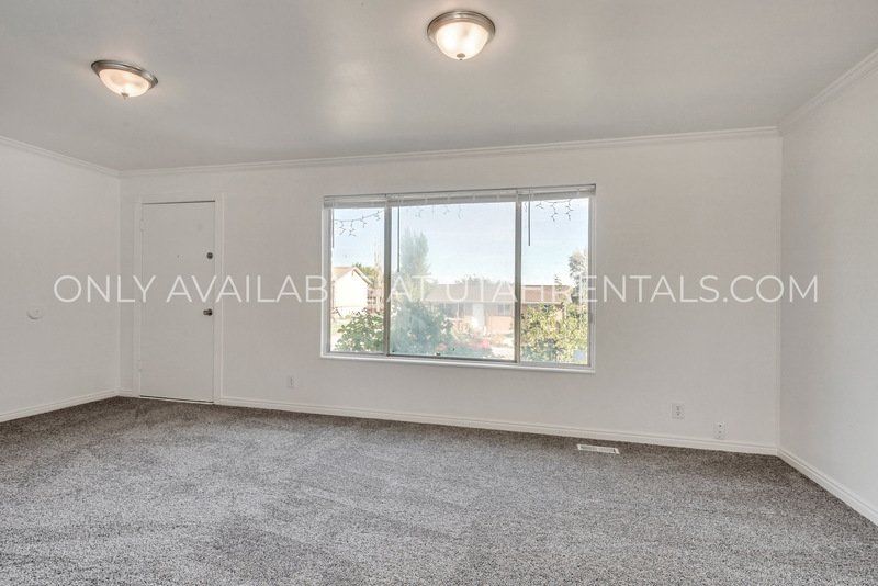 Spacious and Conveniently Located Magna Home property image