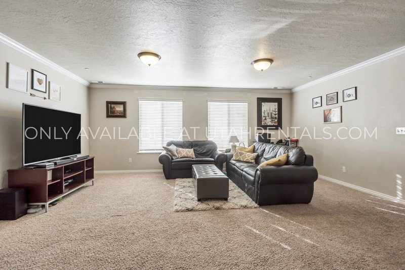 Gorgeous 3 Bedroom / 2 Bathroom PG Condo!! property image