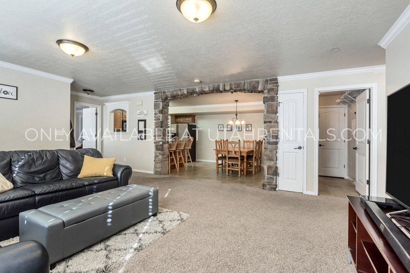 Gorgeous 3 Bedroom / 2 Bathroom PG Condo!! property image