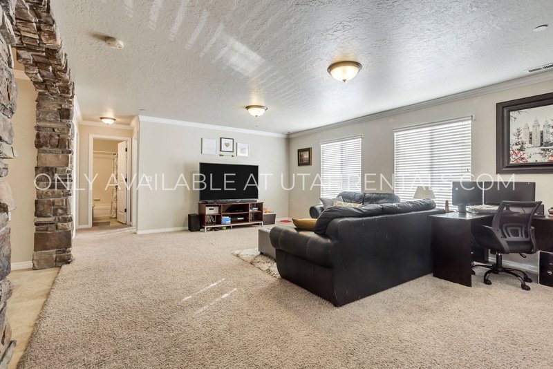 Gorgeous 3 Bedroom / 2 Bathroom PG Condo!! property image