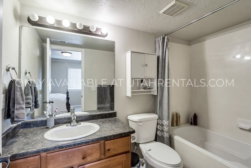 Gorgeous 3 Bedroom / 2 Bathroom PG Condo!! property image
