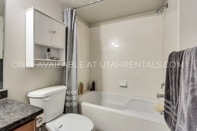 Gorgeous 3 Bedroom / 2 Bathroom PG Condo!! property image