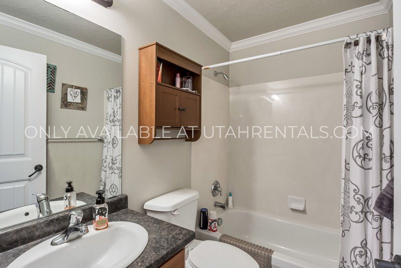 Gorgeous 3 Bedroom / 2 Bathroom PG Condo!! property image