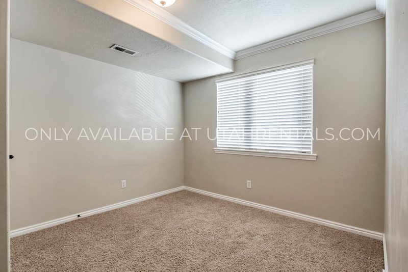 Gorgeous 3 Bedroom / 2 Bathroom PG Condo!! property image