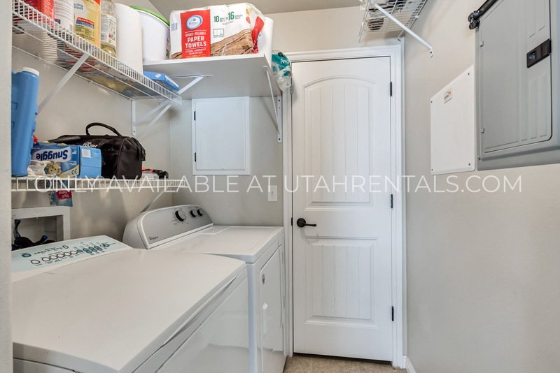 Gorgeous 3 Bedroom / 2 Bathroom PG Condo!! property image