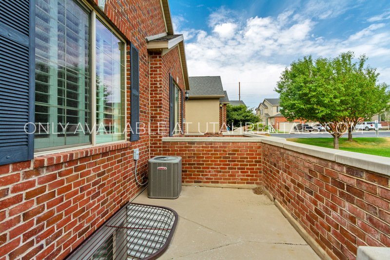 Spacious & Stylish 4-Bedroom Home in Desirable Neighborhood | Available Now! property image