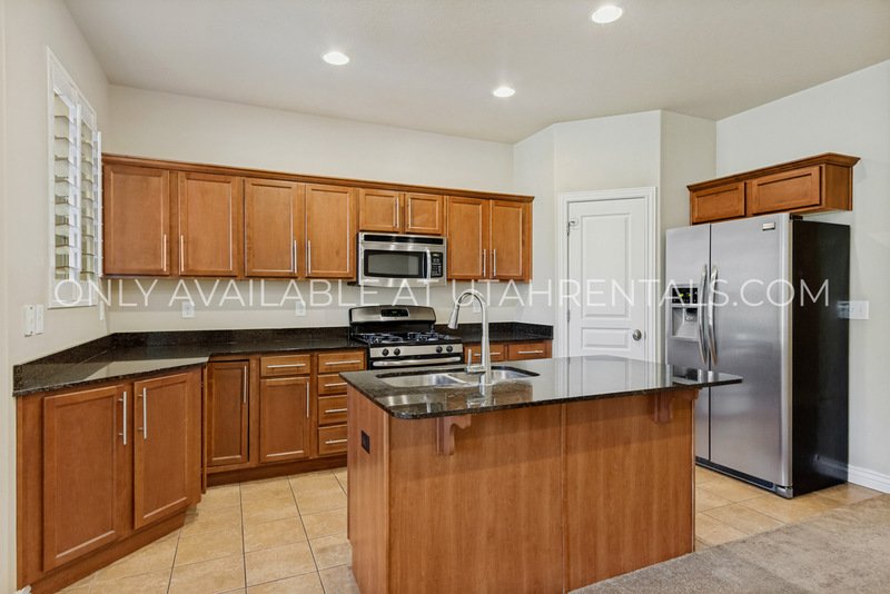 Spacious & Stylish 4-Bedroom Home in Desirable Neighborhood | Available Now! property image