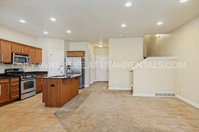 Spacious & Stylish 4-Bedroom Home in Desirable Neighborhood | Available Now! property image